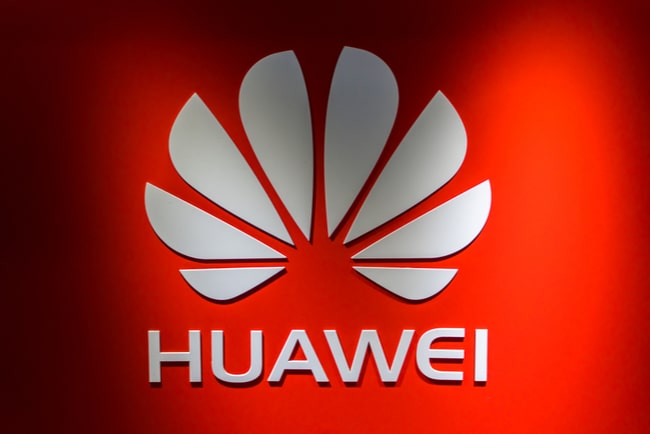 huaweis logg mot röd bakgrund